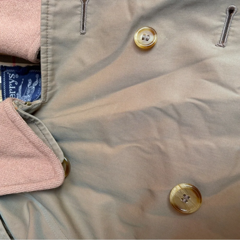 Burberry Classic Women’s Trench Coat - Picture 5 of 10